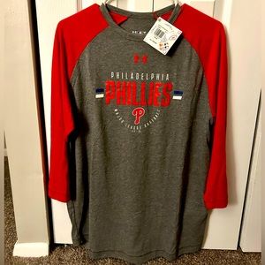 Phillies MLB Under Armour Womens Medium NWT